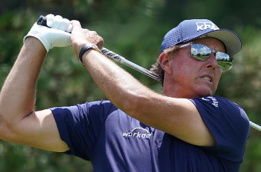 Phil Mickelson Jumps into First at the Travelers Championship