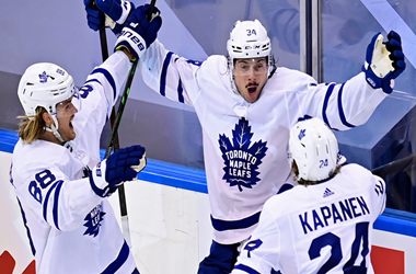 Toronto Maple Leafs score in overtime to force game 5