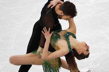 Gabriella Papadakis suffers wardrobe malfunction at PyeongChang 2018