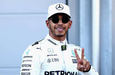 Lewis Hamilton takes grabs pole position at Emilia Romagna