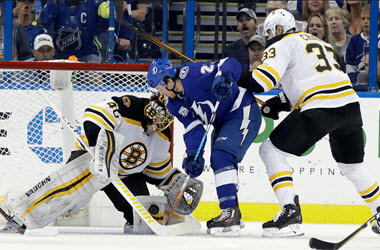 Tampa Bay Lightning Win Game 3, Take Lead 2-1 in Series