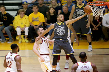 Golden State Warriors Lead NBA Finals 2-0