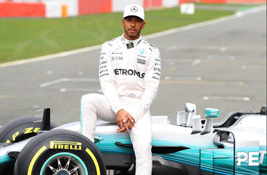 Mercedes and Lewis Hamilton Sign New Contract