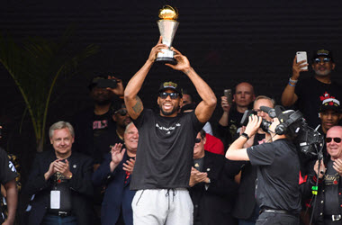 Kawhi Leonard Makes No Mention on Future as Toronto celebrates NBA title