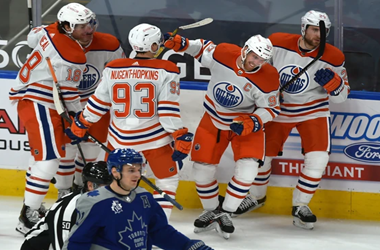 Connor McDavid Scores Two to Give Oilers Win over the Leafs