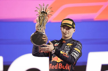 Max Verstappen Overtakes Leclerc to Win Saudi Arabian GP
