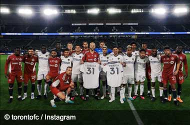 Toronto FC and LA Galaxy Players sending Tsubasa Endoh a message of support at preseason game