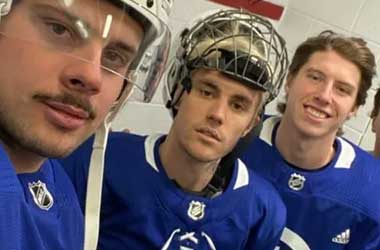 Auston Matthews, Justin Bieber & Mitch Marner in Maple Leafs Gear