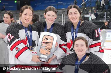 Team Canada celebrate winning bronze medals at the IIHF World Women's U18 Championship