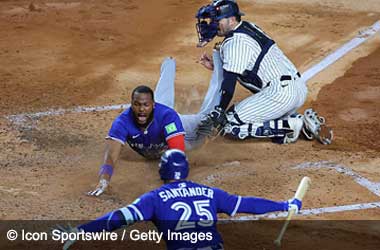 Vladimir Guerrero Jr. makes a flying slide to the home plate against the New York Yankees during Game 4 of 2025 American League Division Series
