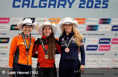 Ivanie Blondin wins gold in Mass Start at 2025 ISU World Cup Speed Skating, Calgary