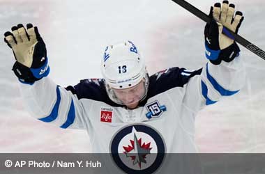 Jonathan Toews acknowledges the crowd after receiving a standing ovation during on return to Chicago