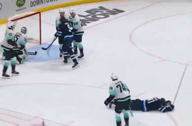 Winnipeg Jets Crash Seattle Kraken in 6-2 Victory, with Two Goals From Kyle Connor Kyle Connor scores a second in win against the Seattle Kraken during 2025 NHL Season