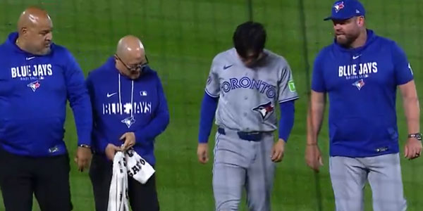 Blue Jays Rookie Bateman Suffers Hip Injury Whilst Making Catch