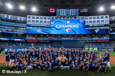Blue Jays Clinch AL East and Top Seed With Excellent Finale